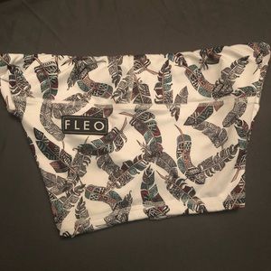 Fleo feather shorts- EUC large